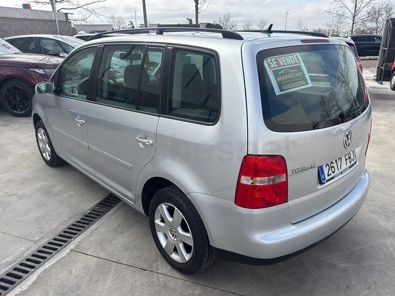 Usado VW Touran 115 CV (84 kW) 2006 Gris / plata Monovolumen
