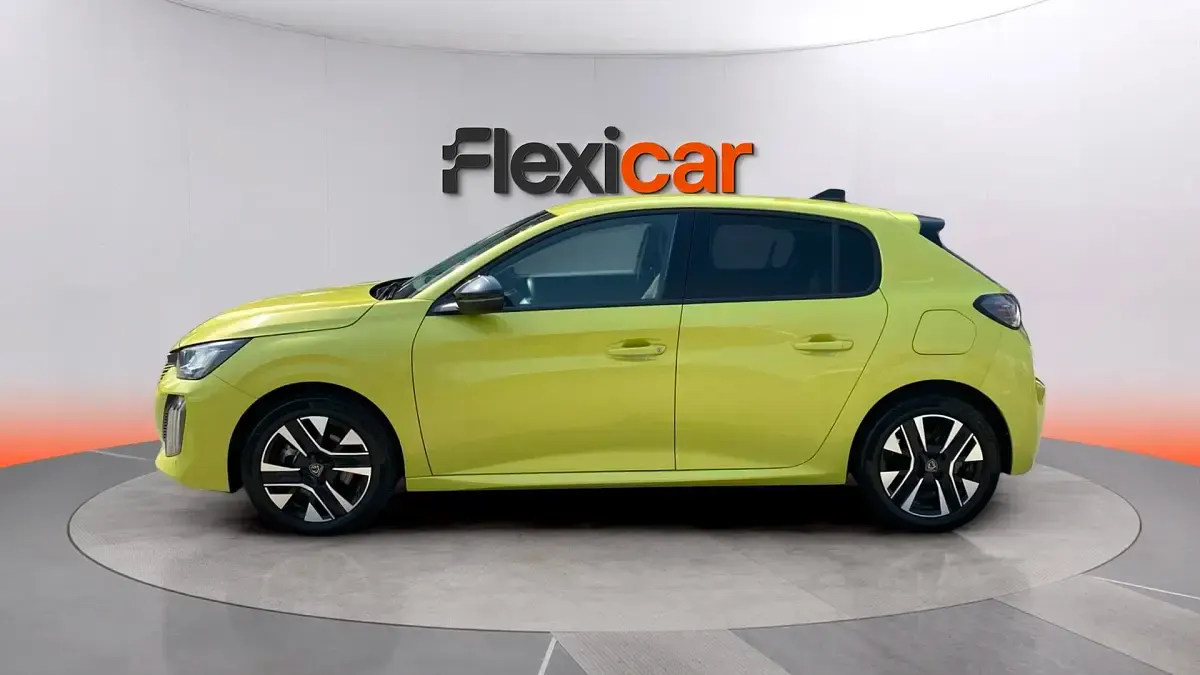 Usado Peugeot 208 Allure 101 CV (74 kW) 2025 Verde Utilitario