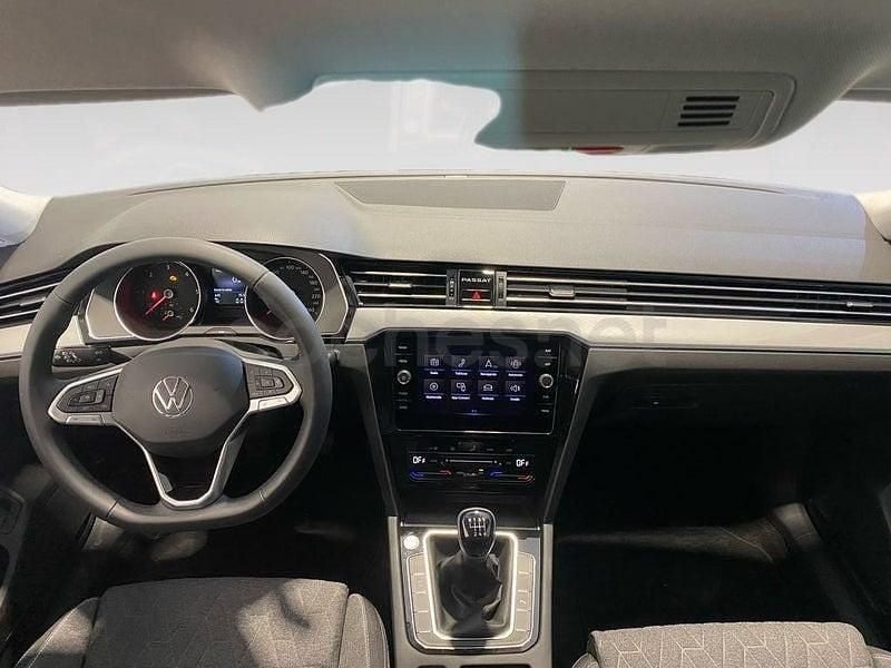 Usado VW Passat Executive 150 CV (110 kW) 2023 Gris Familiar
