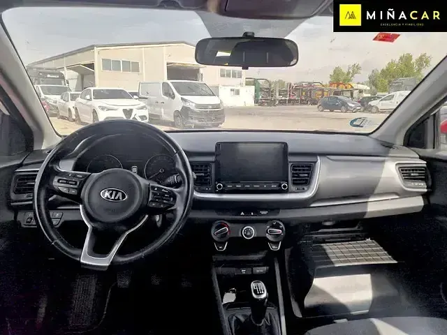 Usado Kia Stonic 100 CV (73 kW) 2021 Blanco SUV