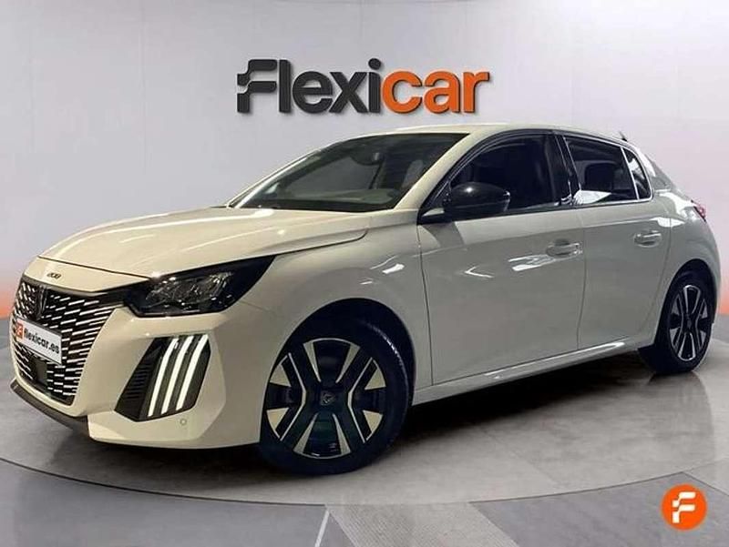 Usado Peugeot 208 Allure 110 CV (80 kW) 2025 Blanco Utilitario