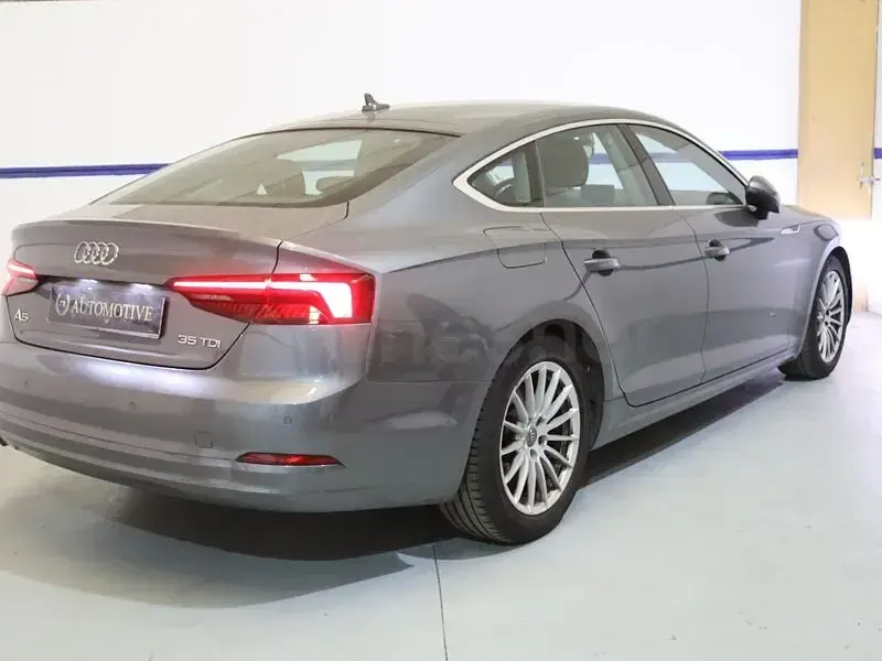 Usado Audi A5 Sportback Business 150 CV (110 kW) 2019 Gris / plata Utilitario