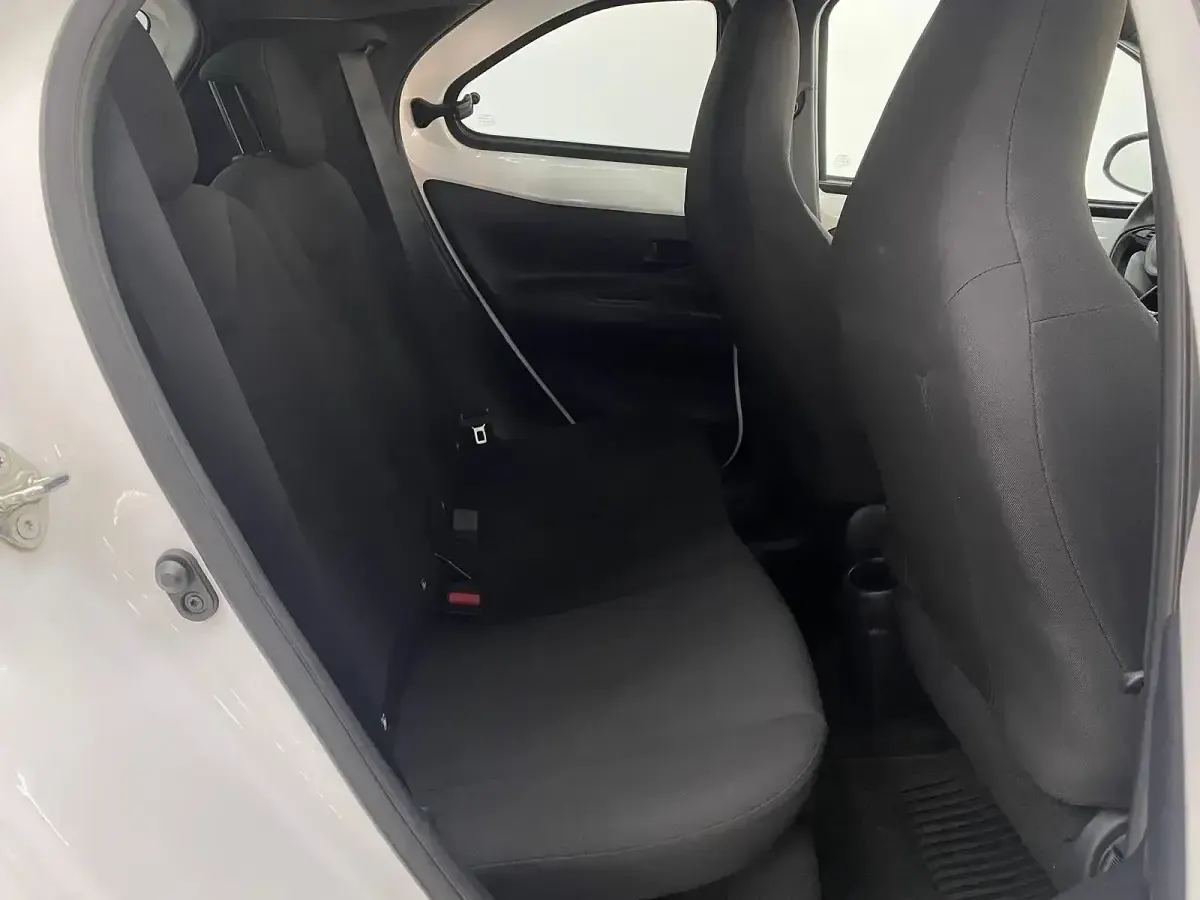 Usado Toyota Aygo X Play 72 CV (52 kW) 2023 Blanco SUV