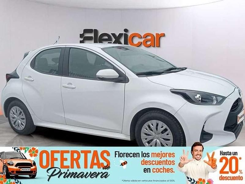 Usado Toyota Yaris Hybrid Active 116 CV (85 kW) 2021 Blanco Utilitario