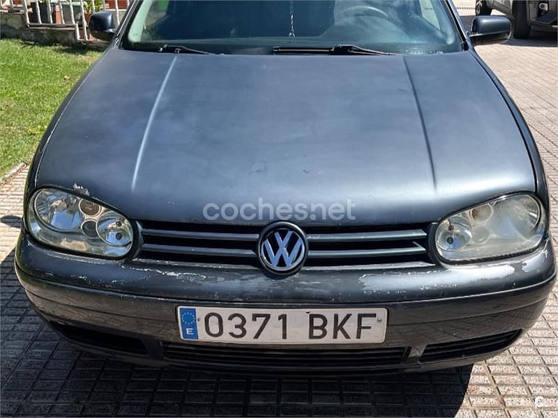 Usado VW Golf IV Highline 115 CV (84 kW) 2001 Gris / plata Berlina