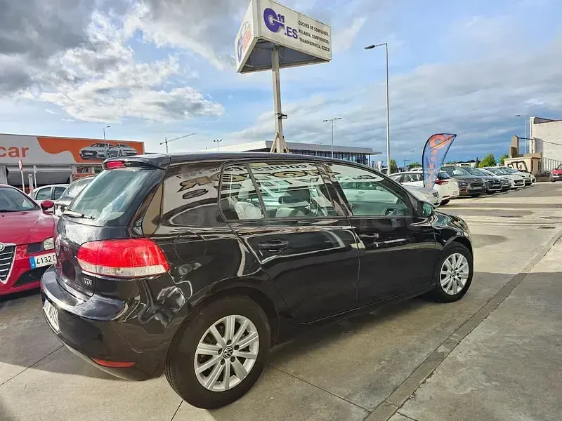 Usado VW Golf VI 90 CV (66 kW) 2011 Negro Utilitario