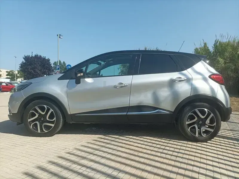 Usado Renault Captur Zen 90 CV (66 kW) 2013 Gris / plata SUV