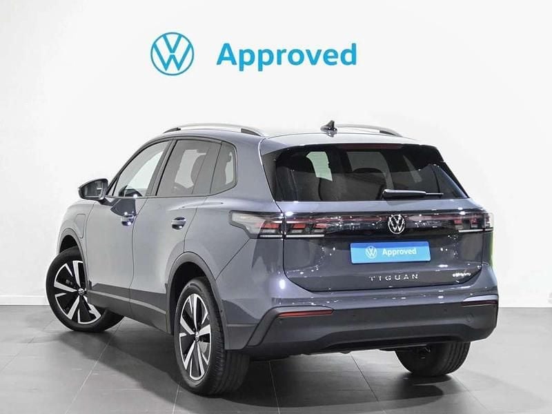 Usado VW Tiguan 204 CV (150 kW) 2025 Gris / plata SUV