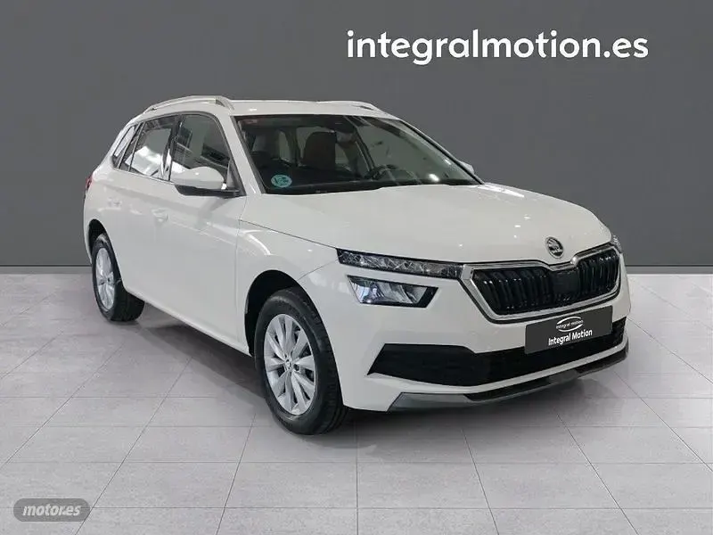 Usado Skoda Kamiq Ambition 110 CV (80 kW) 2021 Blanco SUV