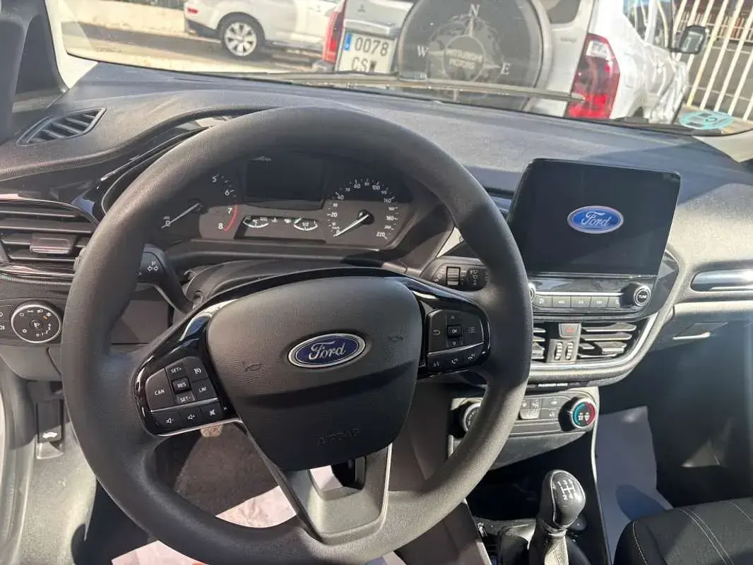 Usado Ford Fiesta Trend 71 CV (52 kW) 2020 Blanco Utilitario