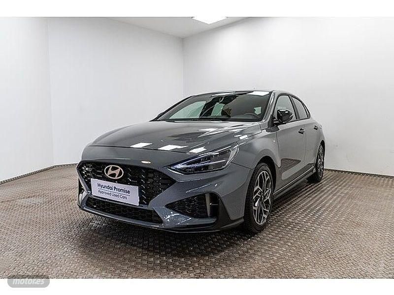 Gris / plata Usado 2024 Hyundai i30 N Line Berlina | 23.490 € (Caro) - Imagen 1/4