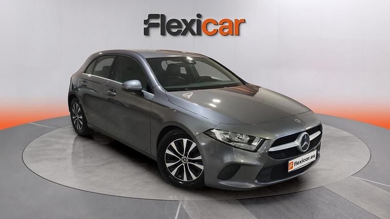 Usado Mercedes A180 116 CV (85 kW) 2020 Gris Berlina