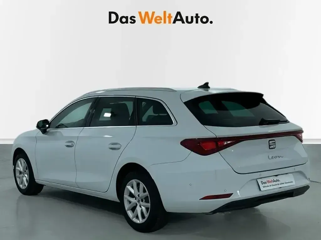 Usado Seat Leon Style 116 CV (85 kW) 2025 Blanco Familiar