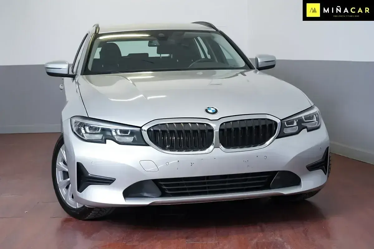 Usado BMW 318 150 CV (110 kW) 2021 Gris / plata Familiar