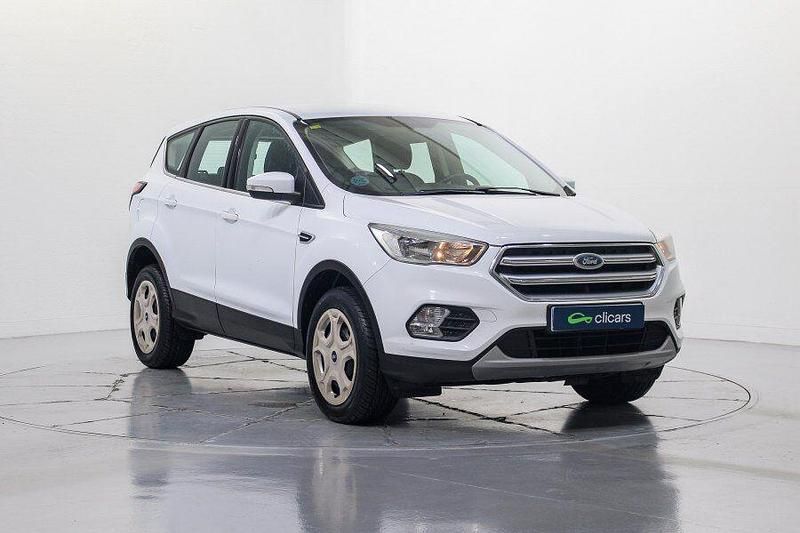Usado Ford Kuga Trend 150 CV (110 kW) 2018 Blanco SUV