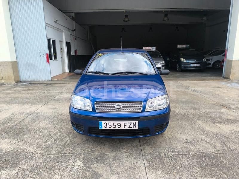 Azul Usado 2009 Fiat Punto Active Utilitario | 3995 € (Precio justo) - Imagen 1/4