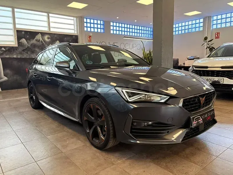 Usado Cupra Leon 190 CV (139 kW) 2023 Gris / plata Familiar