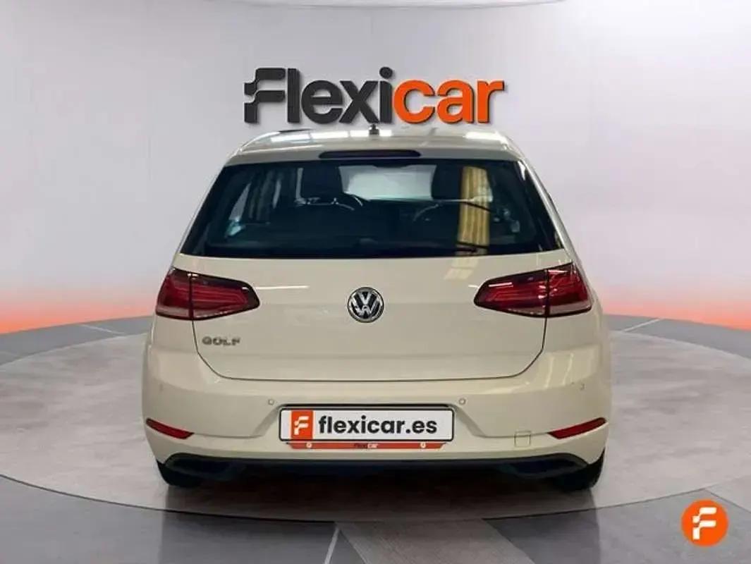 Usado VW Golf VII 116 CV (85 kW) 2019 Beige Utilitario