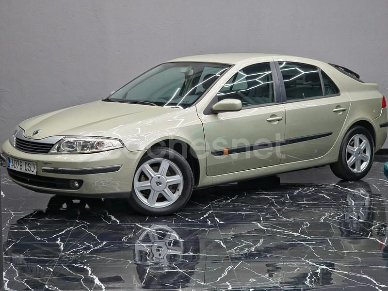 Beige Usado 2005 Renault Laguna II Authentique Berlina | 1990 € (Buen precio) - Imagen 1/4