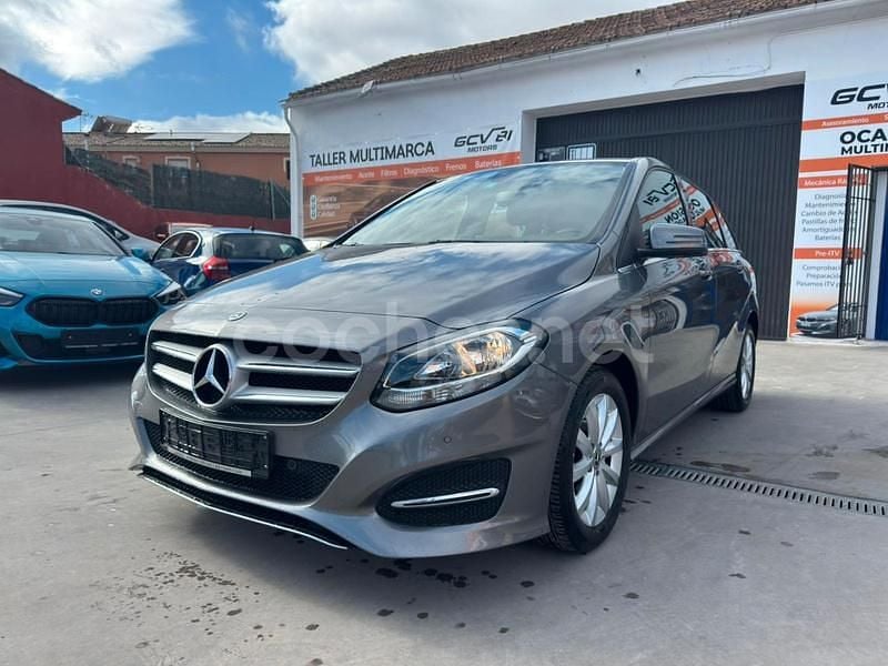 Usado Mercedes B180 122 CV (89 kW) 2017 Gris / plata Monovolumen