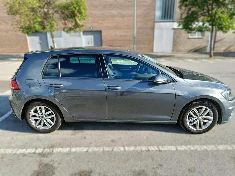 Usado VW Golf VIII Advance 131 CV (96 kW) 2020 Gris Utilitario