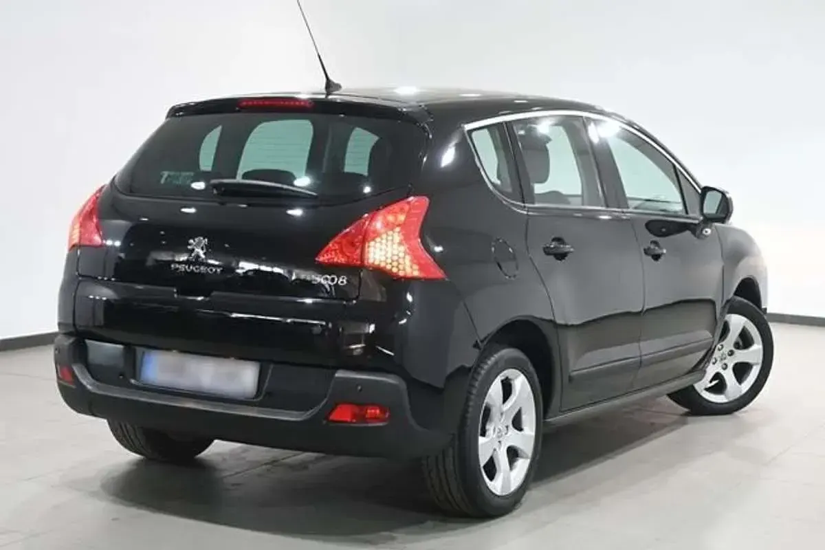 Usado Peugeot 3008 Premium 109 CV (80 kW) 2010 Negro Familiar