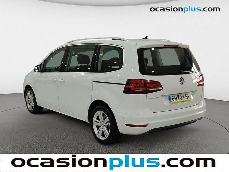 Usado VW Sharan Advance 150 CV (110 kW) 2021 Blanco Monovolumen