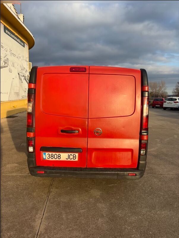 Usado Opel Vivaro Expression 90 CV (66 kW) 2015 Rojo Monovolumen