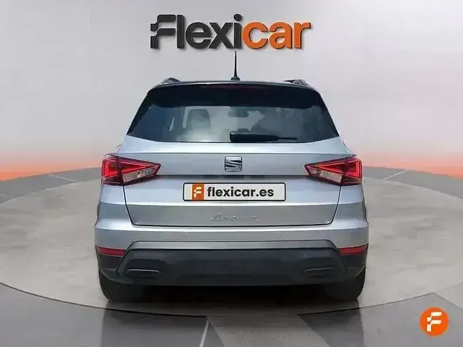 Usado Seat Arona Style 110 CV (80 kW) 2023 Blanco SUV
