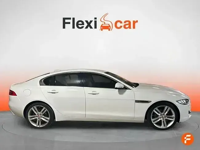 Usado Jaguar XE Pure 180 CV (132 kW) 2017 Blanco Berlina