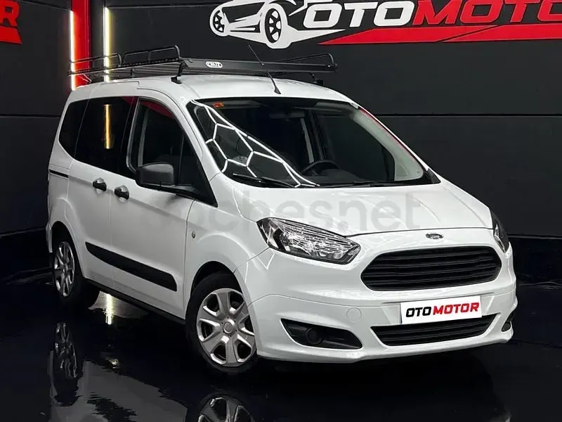 Usado Ford Tourneo Courier Trend 95 CV (69 kW) 2017 Blanco Monovolumen