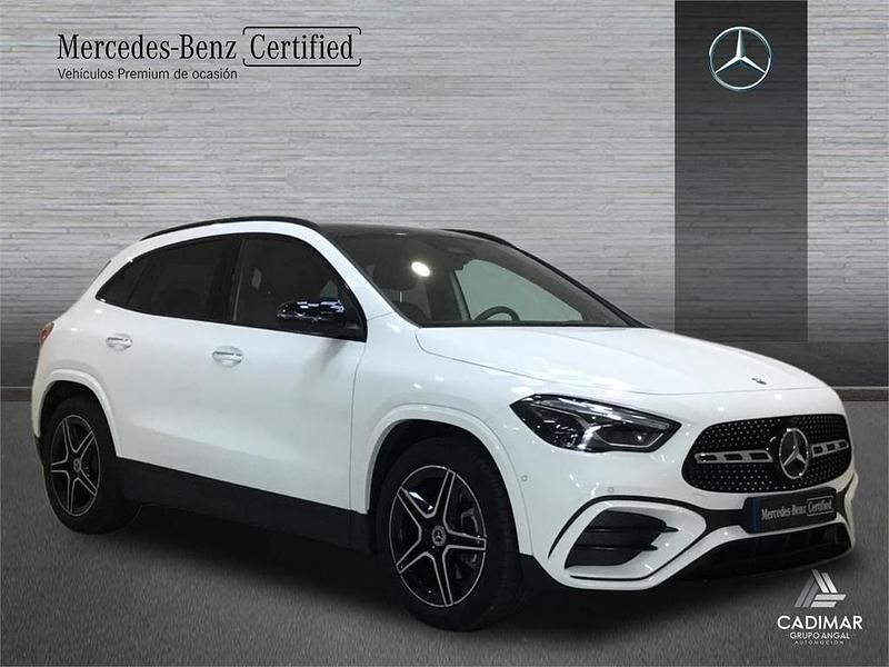 Usado Mercedes GLA200 AMG line 163 CV (119 kW) 2024 Blanco polar SUV