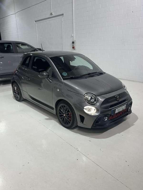 Gris Usado 2022 Abarth 695 Utilitario | 24.999 € (Precio justo) - Imagen 1/4