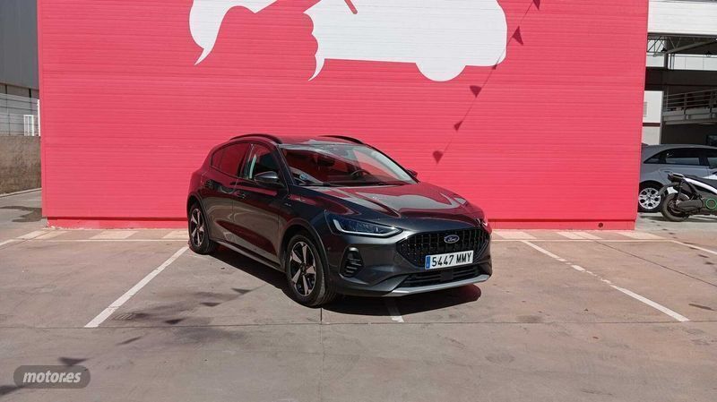 Gris Usado 2024 Ford Focus Active Berlina | 25.450 € (Un poco caro) - Imagen 1/4