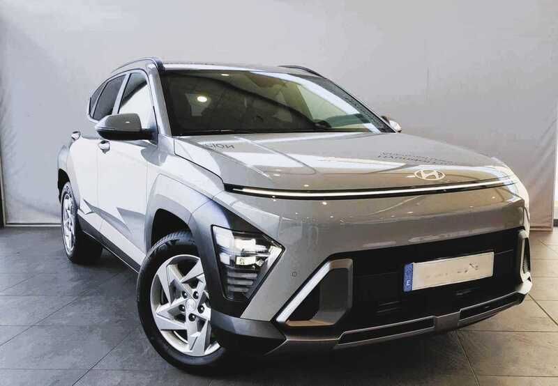 Shimmering silver/phantomblack Usado 2023 Hyundai Kona SUV | 27.000 € - Imagen 1/3