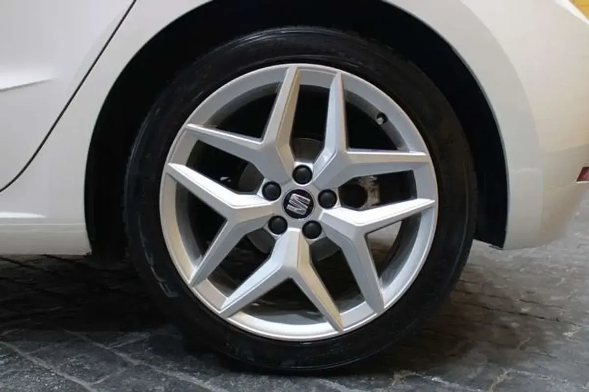 Usado Seat Ibiza FR 116 CV (85 kW) 2019 Blanco Utilitario