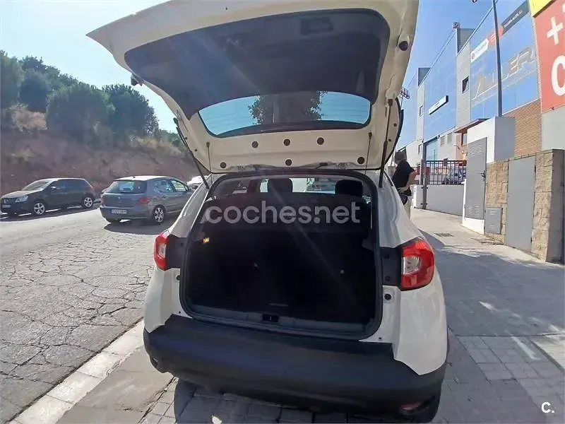 Usado Renault Captur Zen 90 CV (66 kW) 2017 Beige SUV