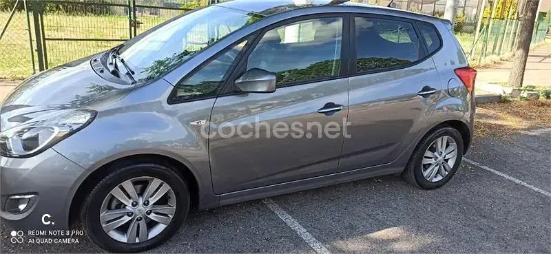 Usado Hyundai ix20 Comfort 77 CV (56 kW) 2011 Gris / plata Utilitario