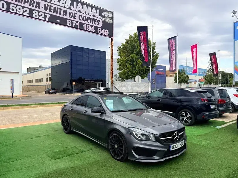Usado Mercedes CLA220 AMG line 177 CV (130 kW) 2014 Gris / plata Berlina