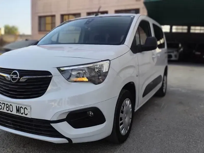 Usado Opel Combo Life Business Edition 102 CV (75 kW) 2022 Blanco Monovolumen