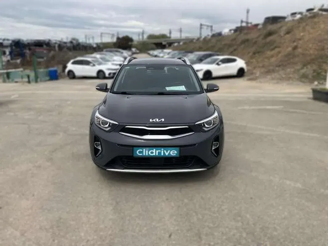Usado Kia Stonic Plus 120 CV (88 kW) 2022 Gris SUV