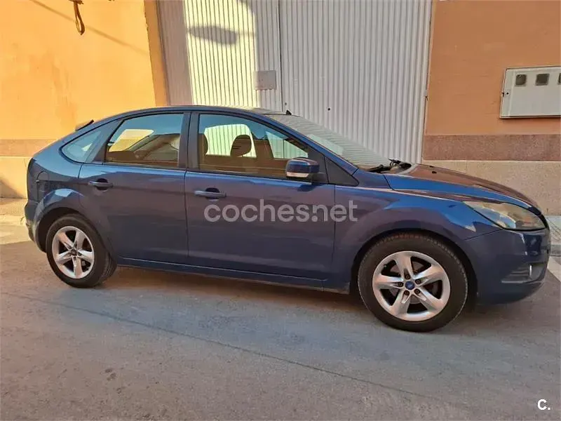 Usado Ford Focus Titanium 109 CV (80 kW) 2009 Azul Berlina