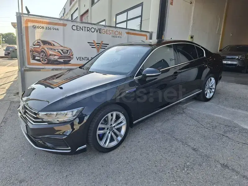 Usado VW Passat GTE 218 CV (160 kW) 2021 Gris / plata Berlina