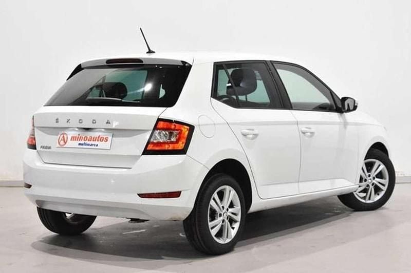 Usado Skoda Fabia Ambition 95 CV (69 kW) 2021 Blanco Utilitario