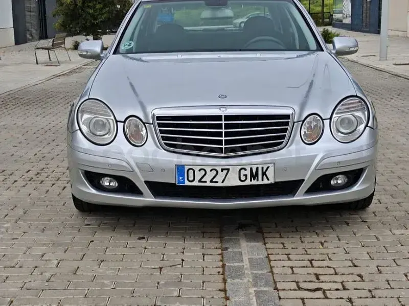 Usado Mercedes E220 Elegance 170 CV (125 kW) 2009 Gris / plata Berlina