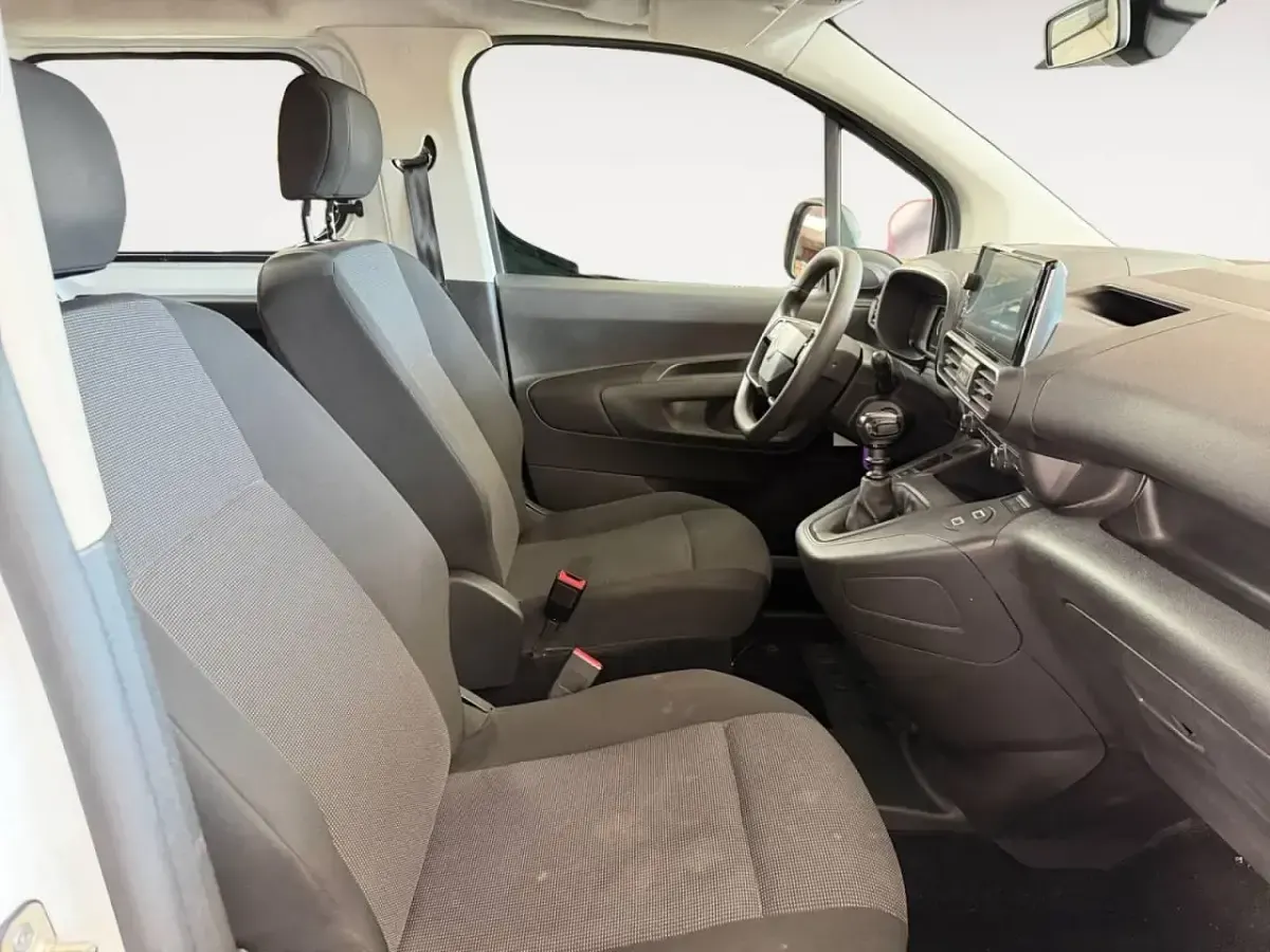 Usado Citroën Berlingo 102 CV (75 kW) 2024 Blanco Monovolumen