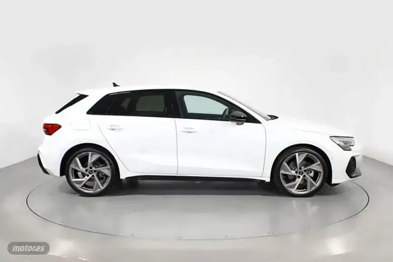 Usado Audi A3 Black Edition 150 CV (110 kW) 2025 Blanco