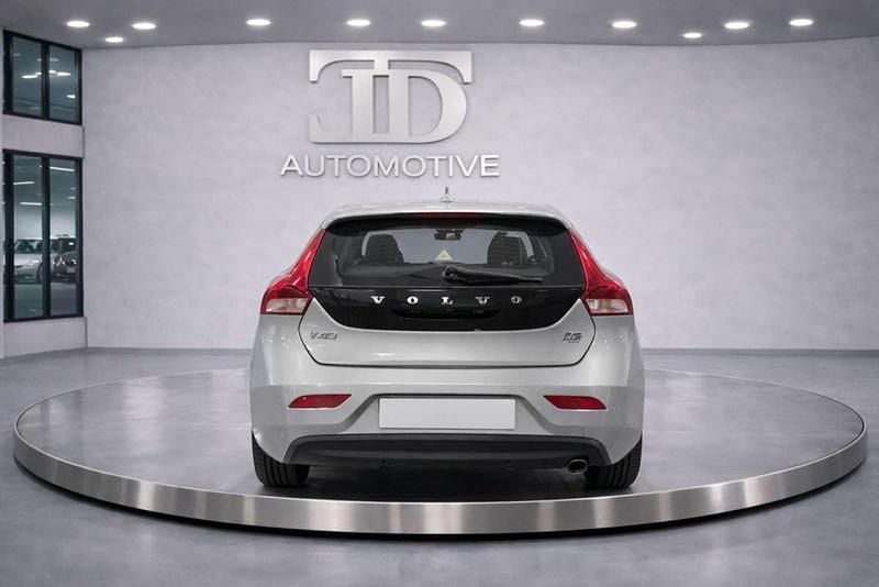 Usado Volvo V40 Inscription 120 CV (88 kW) 2017 Gris Utilitario