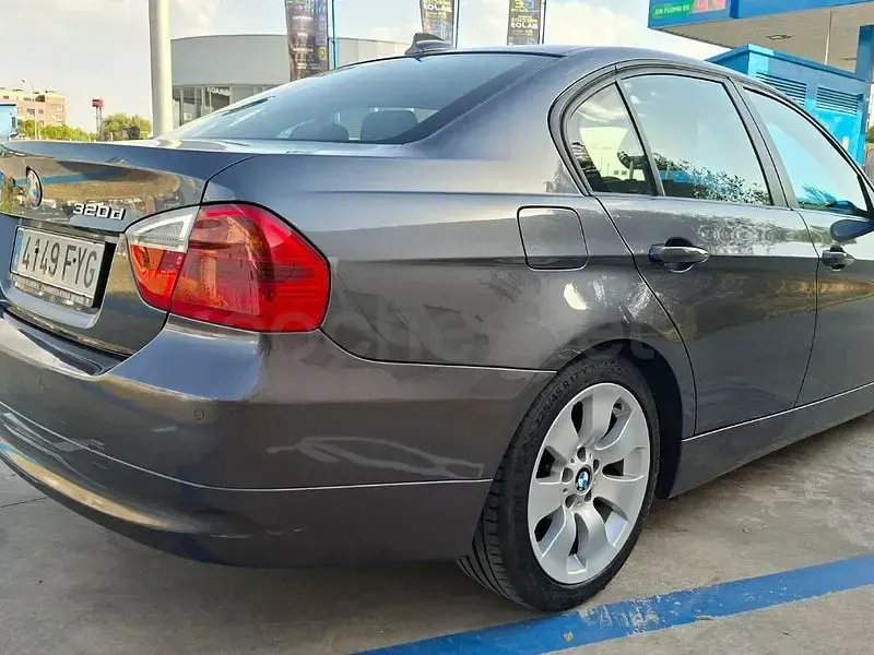 Usado BMW 320 163 CV (119 kW) 2007 Gris / plata Berlina