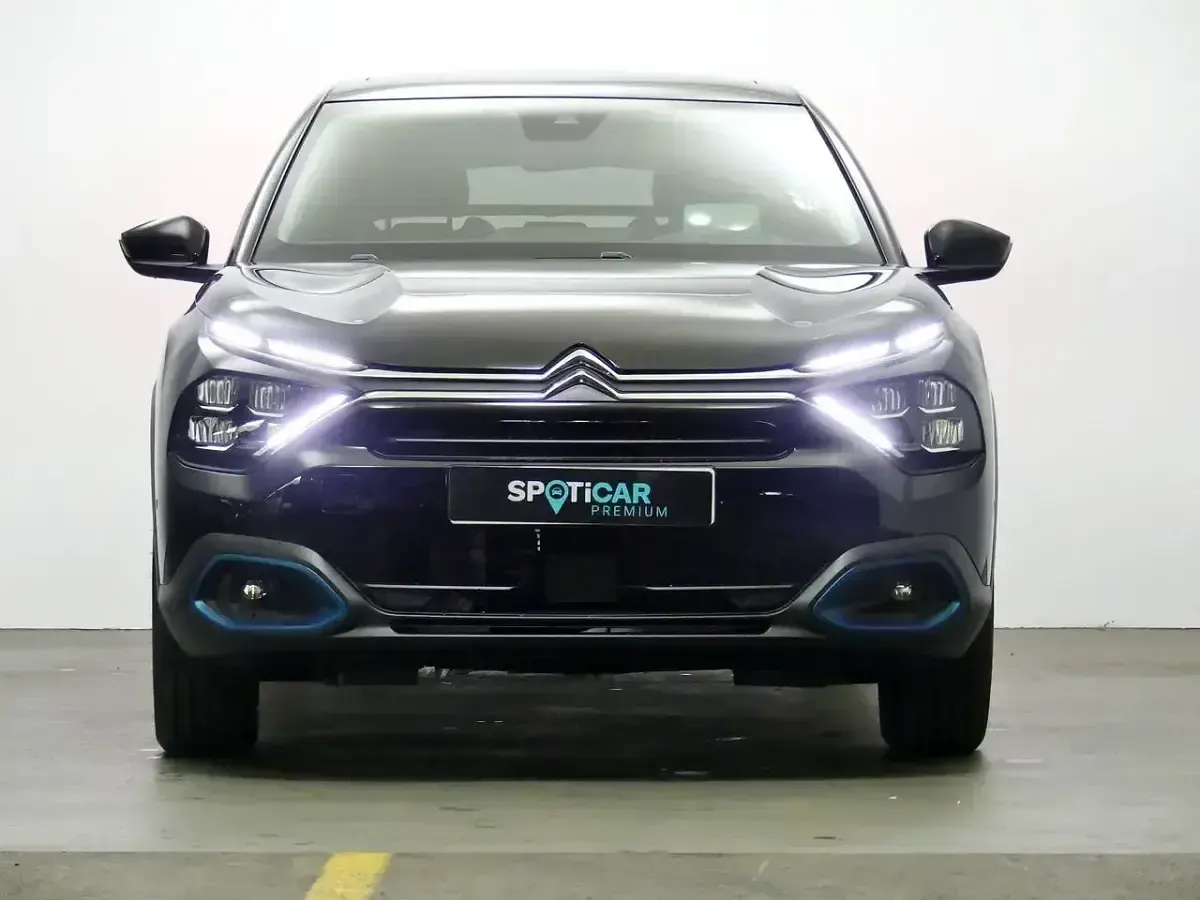 Usado Citroën e-C4 Shine 100 kW (136 HP) 2023 Preto Citadino